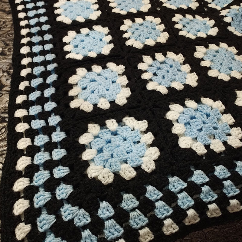 GRANNY SQUARE BLANKET